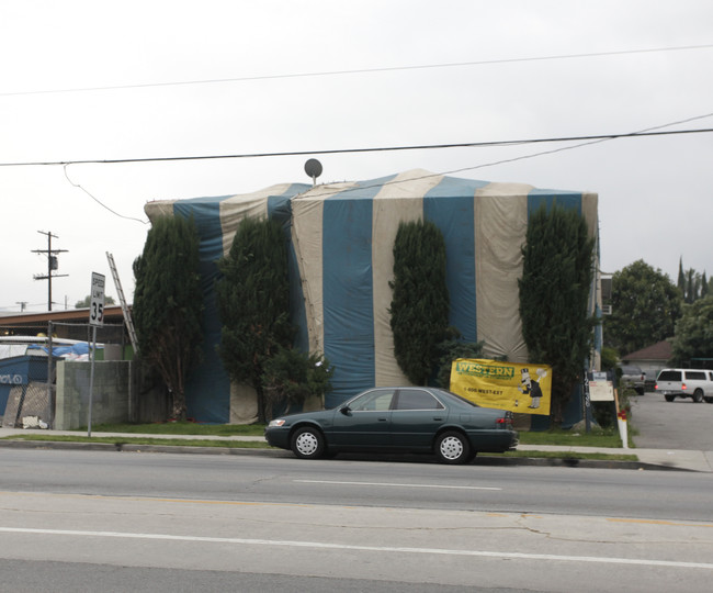 12136 Burbank Blvd in Valley Village, CA - Building Photo - Building Photo