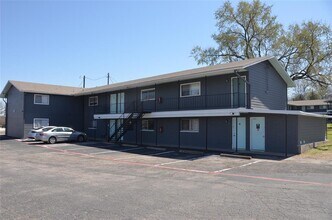 1209 Vance St in Taylor, TX - Building Photo - Building Photo