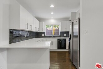 1055 S Bedford St in Los Angeles, CA - Building Photo - Building Photo