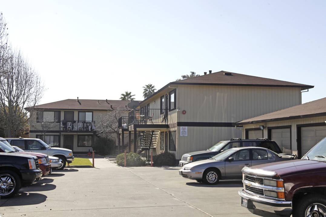 The Meadows in Hayward, CA - Building Photo