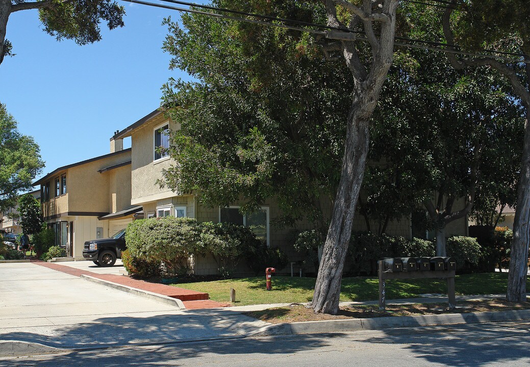 347 E 18th St in Costa Mesa, CA - Building Photo