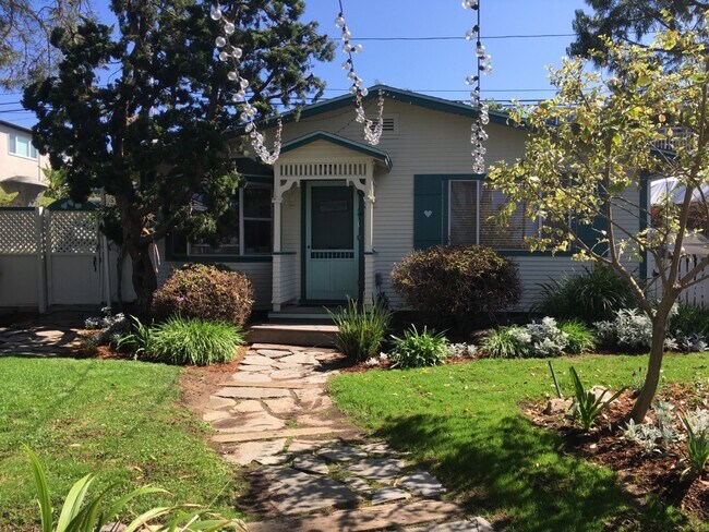 2279 Manchester Ave in Cardiff By The Sea, CA - Foto de edificio - Building Photo