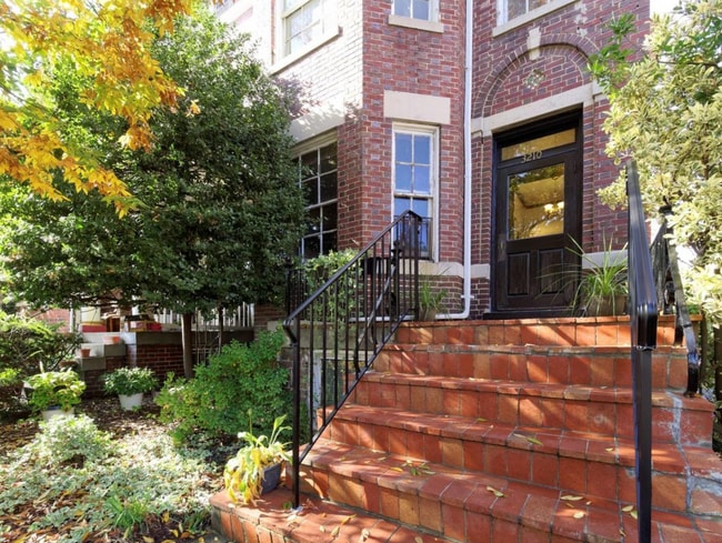3210 17th St NW, Unit 3