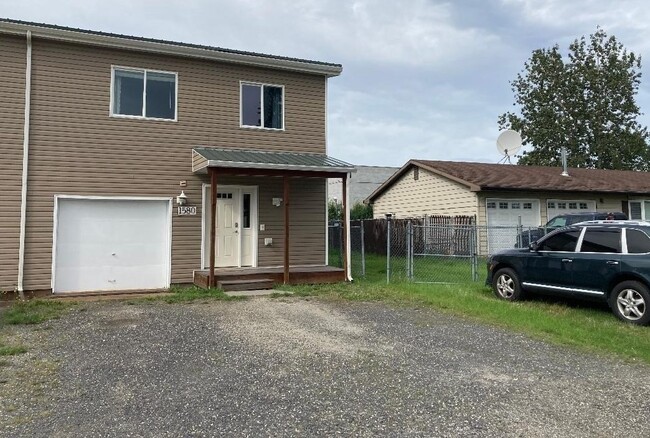 1580 Market St, Unit A - Downstairs in Fairbanks, AK - Building Photo - Building Photo