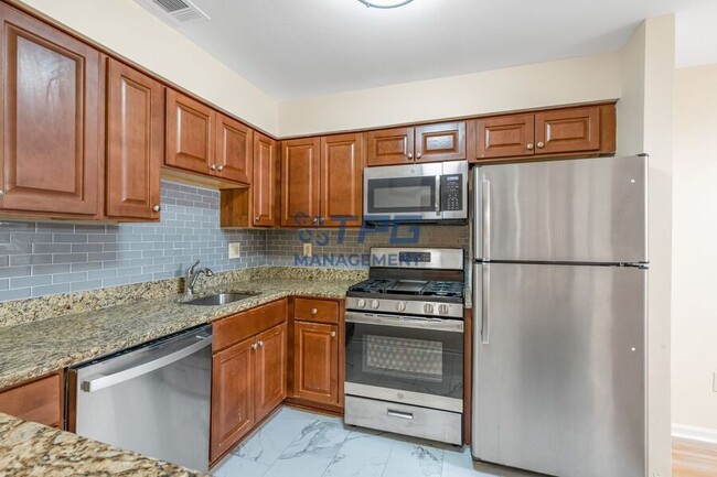 414 Waterford Dr in Edison, NJ - Building Photo - Building Photo