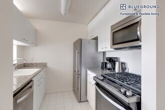 255 W 94th St in New York, NY - Building Photo - Building Photo
