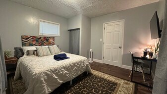 1836 S Robberson Ave in Springfield, MO - Building Photo