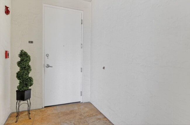 616 SE 20th Ave in Deerfield Beach, FL - Building Photo - Building Photo