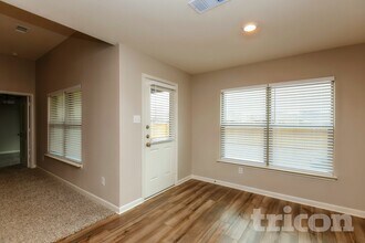 300 Micah Ln in Ferris, TX - Building Photo - Building Photo