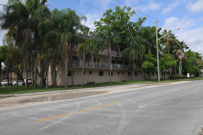 Mazal Investments 32 in Homestead, FL - Foto de edificio - Building Photo