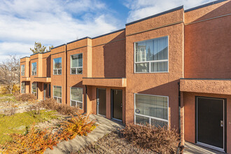 10105 95th St NW in Edmonton, AB - Building Photo - Building Photo