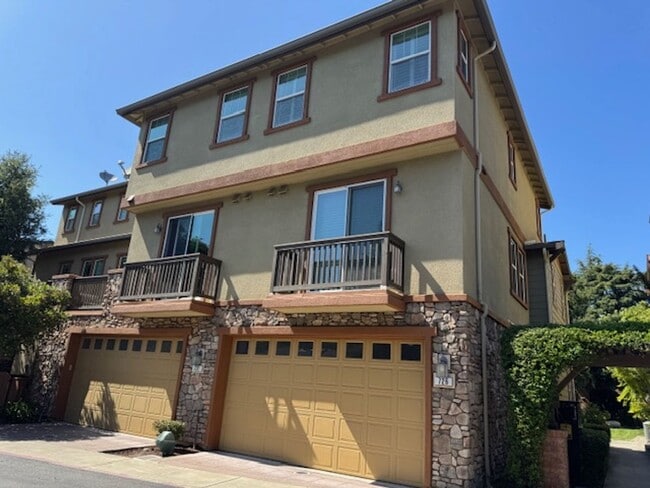property at 726 El Paseo Cir