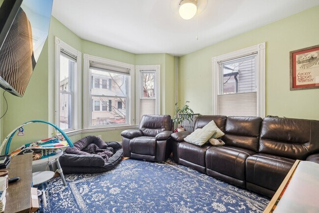 16 Henry St in Brookline, MA - Building Photo - Building Photo