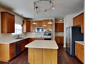 105 Riverfront Pky in Mount Holly, NC - Building Photo - Building Photo