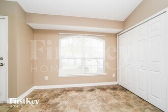 9518 Plum Lake Ln W in Jacksonville, FL - Foto de edificio - Building Photo