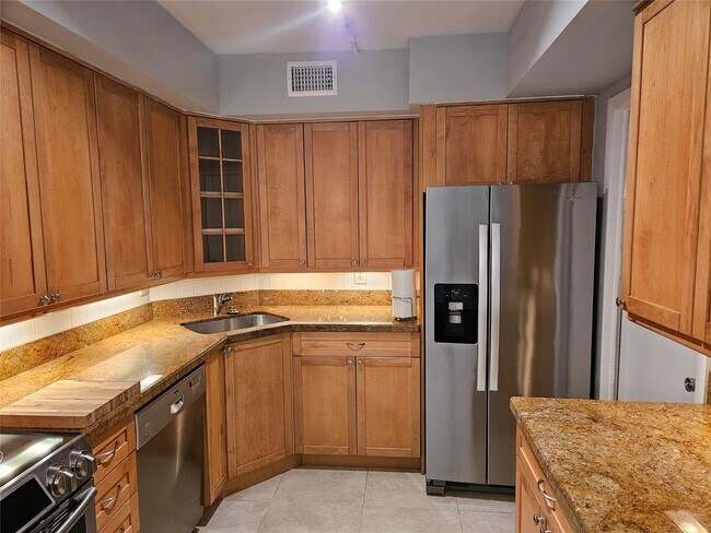 669 W Oakland Park Blvd in Wilton Manors, FL - Building Photo - Building Photo