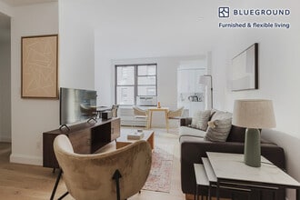 160 E 48th St in New York, NY - Building Photo - Building Photo