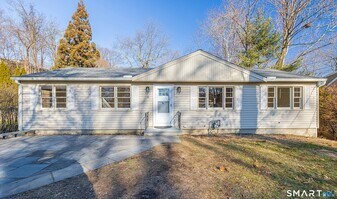 55 Glendale Rd in Stamford, CT - Building Photo