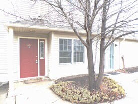 302 Windsor Pl, Unit Windsor Place in Macungie, PA - Building Photo