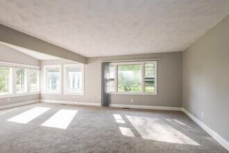 1725 N Raceway Rd in Indianapolis, IN - Building Photo - Building Photo