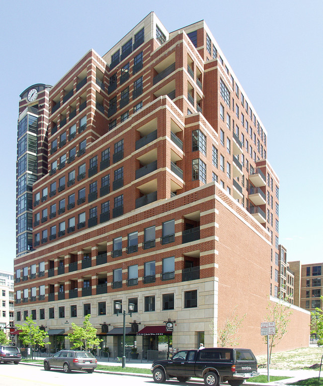 Riverfront Park Tower in Denver, CO - Foto de edificio - Building Photo