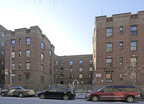 Elmhurst in Flushing, NY - Foto de edificio - Building Photo