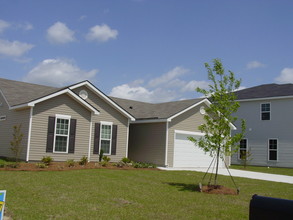 12 Invierno Lake Dr in Savannah, GA - Building Photo - Building Photo
