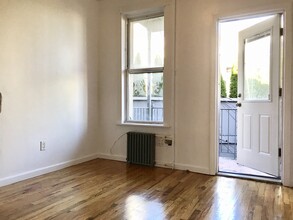 33 Withers St in Brooklyn, NY - Building Photo - Interior Photo