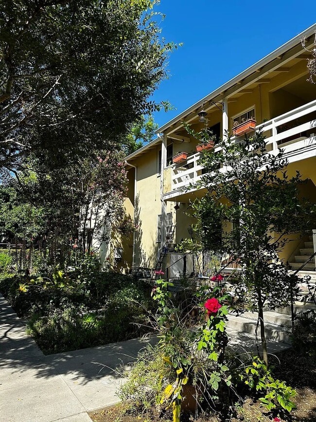 property at 507 E Maple St