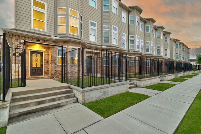 2020 McGowen St in Houston, TX - Building Photo - Building Photo