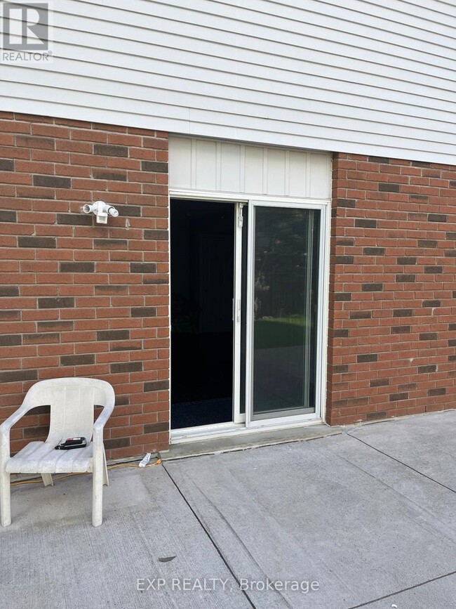 90 Penelope Dr in Kitchener, ON - Building Photo - Building Photo