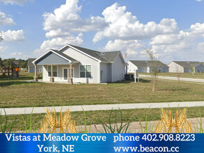 Vistas at Meadow Grove in York, NE - Building Photo - Building Photo