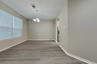 2223 Brown Oak Dr in Conroe, TX - Building Photo - Building Photo