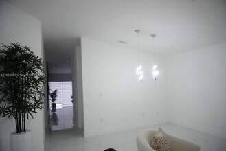16112 SW 104th Terrace in Miami, FL - Building Photo - Building Photo