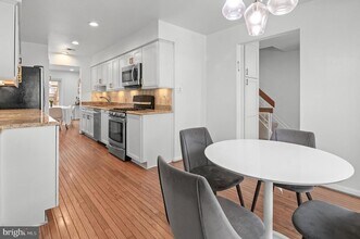 6939 Copperbend Ln in Baltimore, MD - Foto de edificio - Building Photo