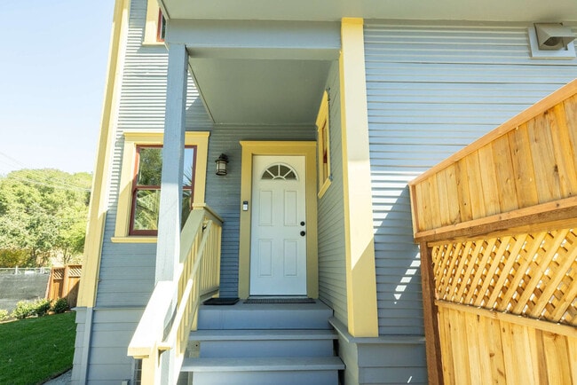 4100 Alhambra Way in Martinez, CA - Building Photo - Building Photo