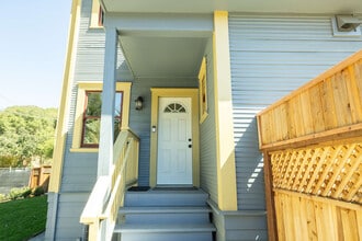 4100 Alhambra Way, Unit SI ID1309753P in Martinez, CA - Foto de edificio - Building Photo