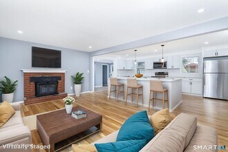 555 Graham Rd in South Windsor, CT - Building Photo - Building Photo