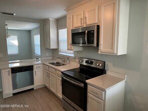 825 14th Ave N in Jacksonville Beach, FL - Building Photo - Building Photo