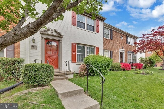 property at 8529 Lakinhurst Ln