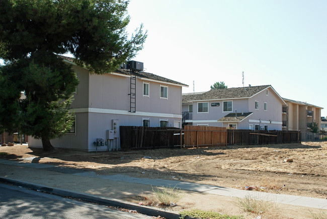 5010-5018 E El Monte Way in Fresno, CA - Foto de edificio - Building Photo