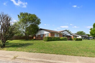1020 Hillcrest Dr in Desoto, TX - Building Photo - Building Photo