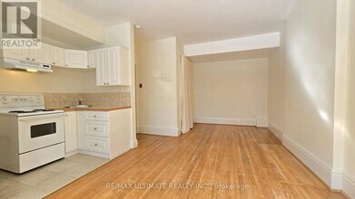 16 Foxbar Rd in Toronto, ON - Building Photo - Building Photo