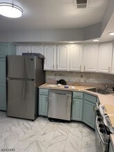 244 Matthews Drive in Newark, NJ - Building Photo - Building Photo