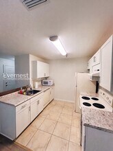 10265 Gandy Blvd N, Unit APT 1115 in St. Petersburg, FL - Foto de edificio - Building Photo
