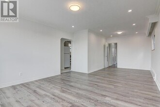 8 Hanson Rd in Toronto, ON - Building Photo - Building Photo