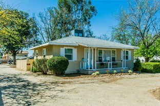 419-423 W County Line Rd in Calimesa, CA - Building Photo