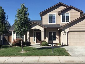 1638 W Apgar Creek Dr in Meridian, ID - Building Photo