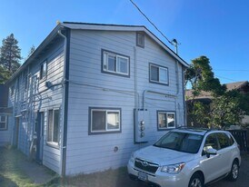 Dewey Street Apartments in Ashland, OR - Building Photo