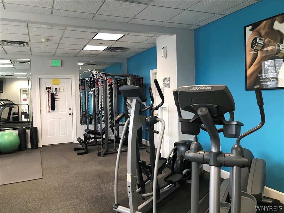 5 Autumn Creek Ln in Amherst, NY - Foto de edificio